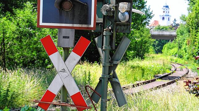 Der Förderverein will sich für die Reaktivierung der Ablachtalbahn einsetzen. Unser Bild zeigt den Streckenabschnitt bei Meßkirch ...