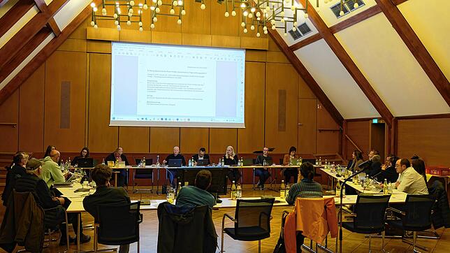 Der Gemeinderat diskutiert über den Haushalt 2025. Am Ende gibt es etliche Sperrvermerke.