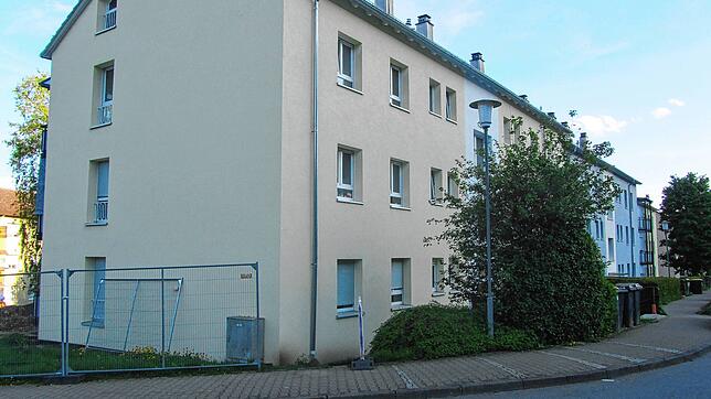 Bild von dem Relief &ndash; Sammlungsgebäude 1942. Es handelt sich um das Gebäude oben links, die Baustelle ist noch zu erkennen.