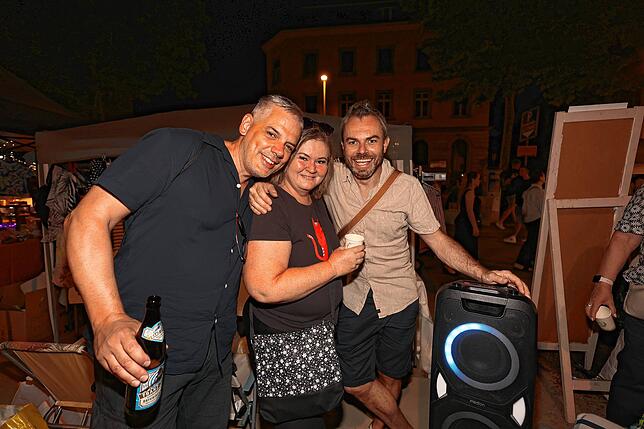 Bild 6: Bis tief in die Nacht stöbern die Trödel-Fans beim Konstanzer 24-Stunden-Flohmarkt