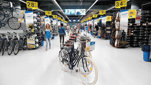 Fahrräder sind eines der Hauptprodukte von Decathlon. Im lokalen Handel ist der französische Riese oft nicht gern gesehen.