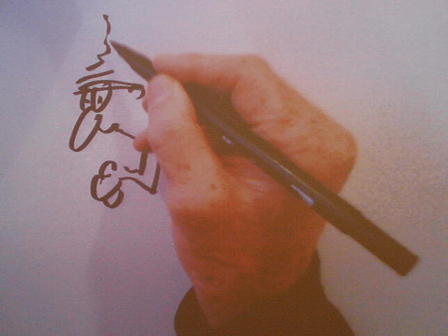 Beim Künstlergespräch in der Rathausgalerie des Hans Thoma-Museums in Bernau demonstrierte Cartoonist Thomas Zipfel unter anderem ...