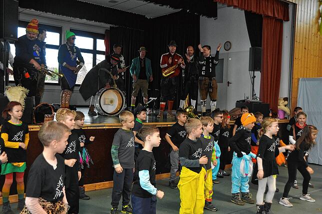 Bild 25: Fasnacht in Leimbach: Grundschüler befreit! Die schönsten Bilder der Narrenaktion im Überblick
