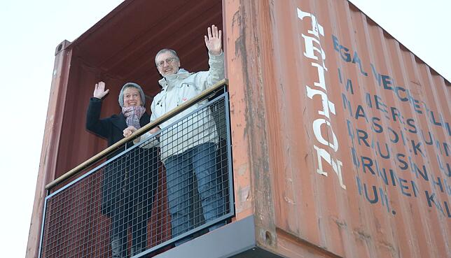 Der Balkon am Container hat es den Roths besonders angetan.