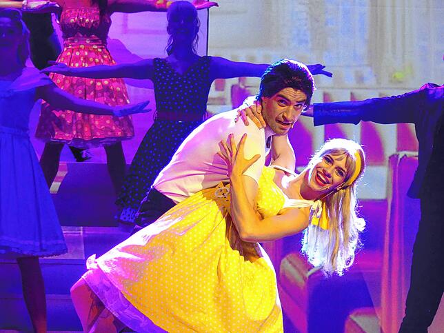 Die beiden haben sich gefunden – schwungvoller Rock‘n‘Roll aus Grease mit Alexander Sehringer und Jaqueline Vetterli.
