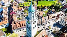 Das Nikolausmünster von Überlingen mit seiner großen Turmuhr. Bei einer Einwohnerversammlung im November sollen wichtige Zukunftsthemen ...