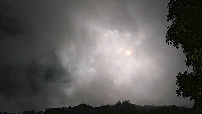 Bild 23: Waldshut: Großes Abschlussfeuerwerk auf der Chilbi 2025
