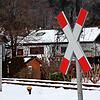 Die verschneiten Schienen der Ablachtalbahn an der Berlingerstraße im Stockacher Ortsteil Hindelwangen. Ob dort in Zukunft wieder Züge ...