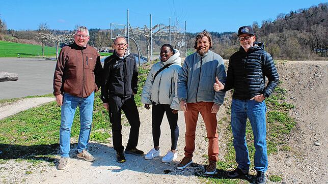 Frank Dei (Stadtjugendpflege Stockach), Frank Karotsch (TG Stockach), Siphiwe und Nicolas Carrey (Agentur Sourmilk) sowie Achim ...
