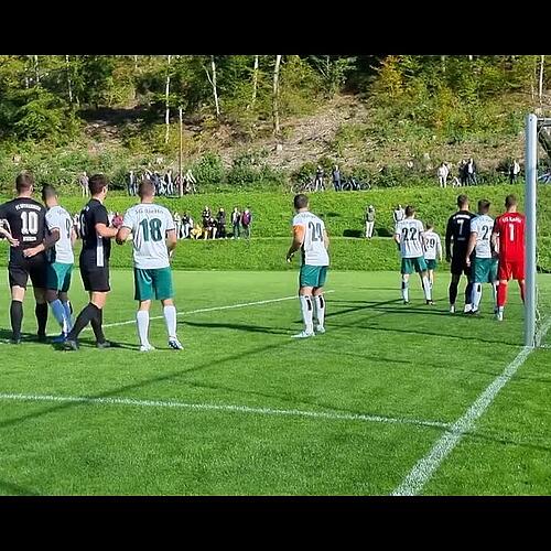Manuel Huber trifft zum 1:0 der Gäste