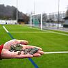 Verklumptes Granulat sorgt auf den drei Kunstrasenplätzen im Waldshut-Tiengener Stadtgebiet (hier: beim VfB Waldshut) für Probleme. Nun ...