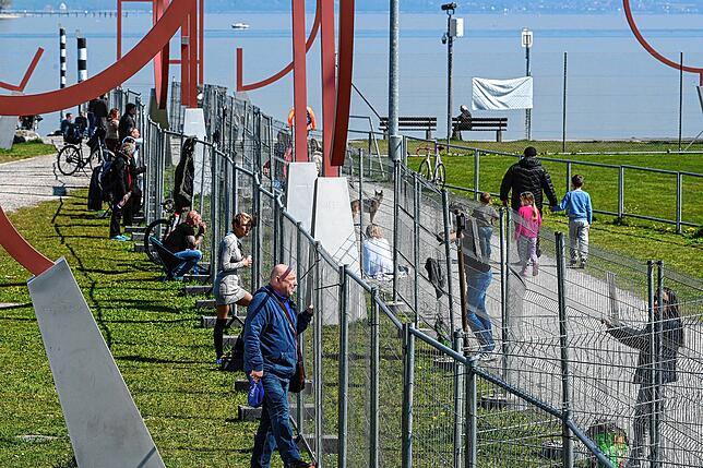 Diese Szenen aus dem April sollen sich nicht wiederholen: Der Grenzzaun zwischen Konstanz und Kreuzlingen.