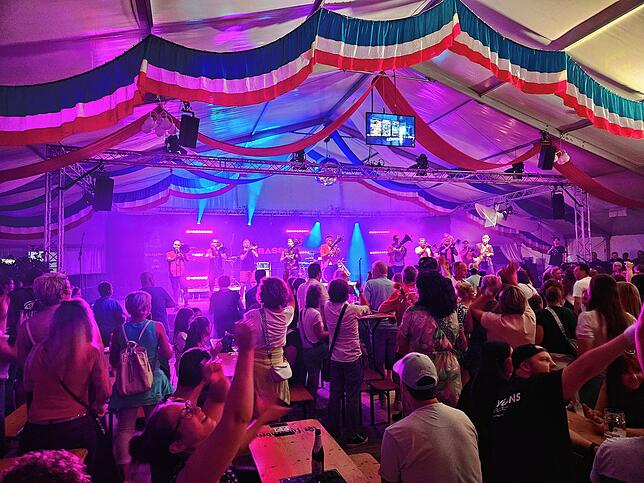 Bild 25: Chilbi 2024: Gute Laune beim Brassabend mit Brasstastisch und Brasslufthamma