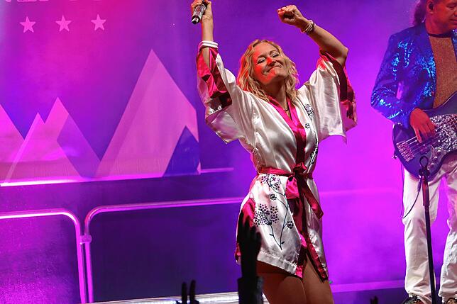Bild 8: ABBA und Applaus: Sound Beach Festival sorgt für ausgelassene Stimmung im Überlinger Uferpark