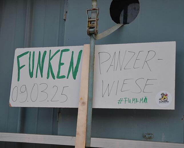 Bild 13: Erste Bilder vom Funken-Aufbau auf der Markdorfer Panzerwiese – So entsteht das Spektakel!