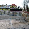 Seit vielen Monaten ruht die Baustelle an der Adolf-Kolping-Straße und zu sehen ist nur eine riesige Baugrube.