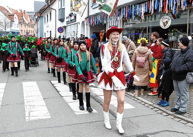 Bild 20: Kinderumzug beim Jubiläumstreffen der Hexen in Donaueschingen vor großem Volk