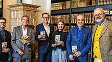 Kulturamtsleiter Dario Rago (v. l.), OB Klaus Eberhardt, Rainer Liebenow, Sparkasse Lörrach-Rheinfelden, die stellvertretende ...