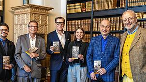 Kulturamtsleiter Dario Rago (v. l.), OB Klaus Eberhardt, Rainer Liebenow, Sparkasse Lörrach-Rheinfelden, die stellvertretende ...
