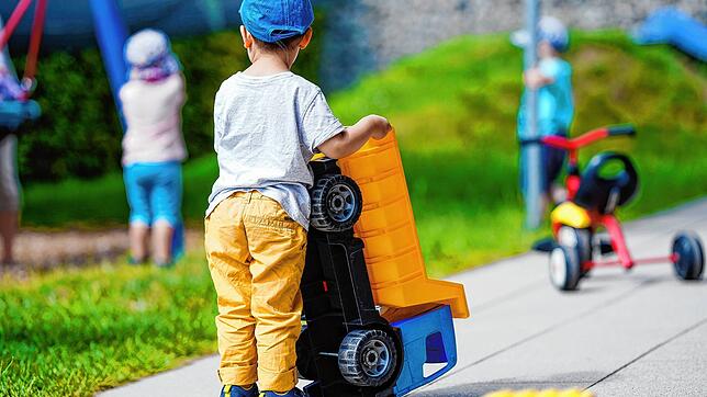 Die Kitas und Grundschulen sind seit 29. Juni wieder geöffnet, doch Kinder, Eltern und Einrichtungen müssen Abstriche bei der Qualität ...