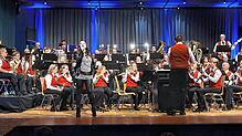 Der Musikverein Stetten-Bergöschingen gibt in der ausverkauften Mehrzweckhalle in Hohentengen zweimal sein Jahreskonzert. Bild: Verein