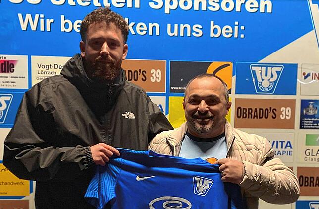 Neu beim TuS Stetten: Patrick Almeida Azevedo (links) lebt nun im Dreiländereck und wird von Sportchef Franco Viteritti beim TuS Stetten ...