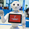 Der Roboter "Pepper" des Herstellers SoftBank Robotics steht auf der Hannover Messe am Stand des Unternehmens Konica Minolta und zeigt ...