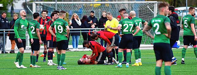 Verletzt: An der Schulter erwischte es Pechvogel Nicolai D&lsquo;Effremo vom SV Jestetten beim 2:3 seiner Elf beim SV Herten.