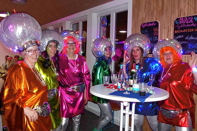 Bild 24: Wiiberfasnet 2025: Die besten Bilder der Hü-Ri-Frauen in Hürrlingen – Ein aufregendes Spektakel!