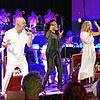 Beim Benefiz-Konzert der Big Band der Bundeswehr harmonierten die Gesangssolisten Marco Matias, Bonita Nießen und Sofia Anderson (von ...