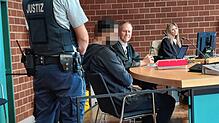 Der 35-jährige Deutsche mit irakischen Wurzeln sitzt neben seinem Verteidiger auf der Anklagebank im Konstanzer Landgericht. ...