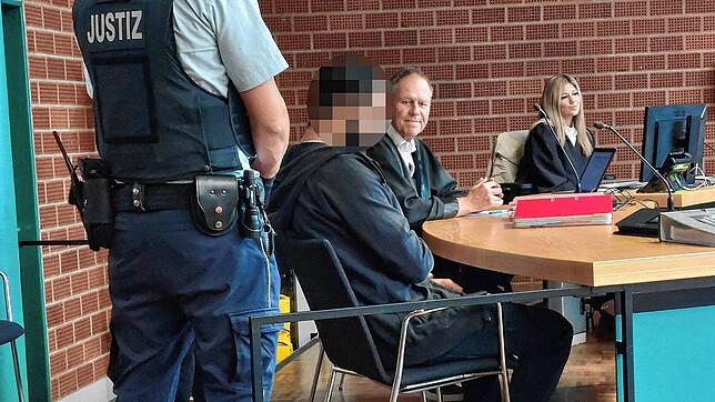 Bild : Er schoss im Paradies und das SEK rückte an: Jetzt steht der 35-jährige Beschuldigte vor Gericht