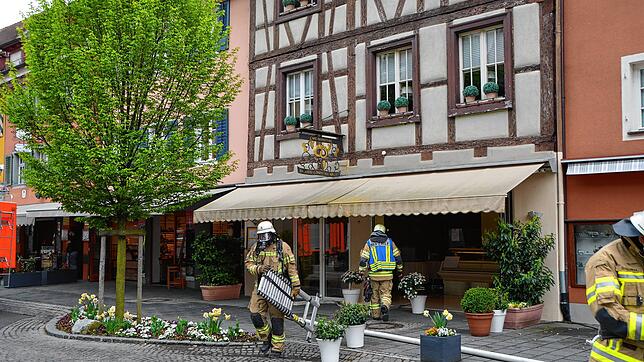 Ein technischer Defekt im Stromkasten löste in der Backstube eines Cafés in der Unterstadtstraße einen Brand aus.