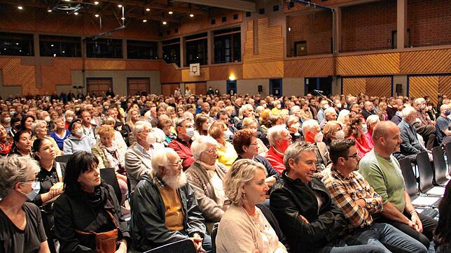 Wenn die Höri-Halle in Gaienhofen voll besetzt ist: Etwa 600 Interessierte waren bei der offiziellen Kandidatenvorstellung der Gemeinde ...