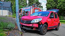 Eine Autofahrerin fuhr am Freitagvormittag auf der Seebauernhöhe gegen einen Laternenmast. Dabei wurde die Frau verletzt.