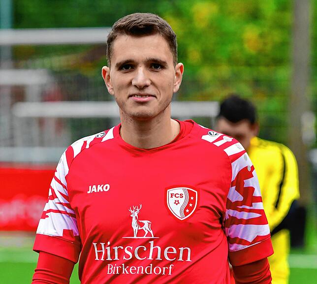Pedro Albicker (23) aus Oberwitzhalden begann mit fünf Jahren mit dem Fußball. Bis zu den D-Junioren spielte er bei der SG Schlüchttal, ...