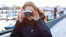 Wo jeder Schuss noch wohlbedacht sein will: Fotografieren mit analogen Kameras erfordert Disziplin. Schließlich ist jeder Film ...