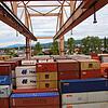 Container im Rheinhafen Basel (Symbolbild). Auf einem Containerschiff in Weil am Rhein ist am Mittwoch ein Brand ausgebrochen.