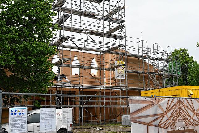 Die neue Scheffelhalle wächst inzwischen sichtbar empor. Der Neubau soll 2025 fertig sein, in dem Jahr, in dem die alte Scheffelhalle ...