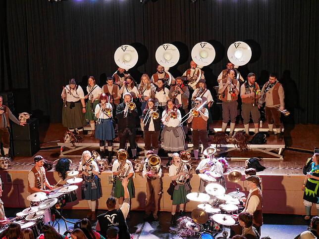 „Los Chrachos“ aus Todtnau war eine der Guggemusiken, die für Stimmung sorgten.