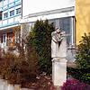 Blick auf den Eingangsbereich des Altenpflegeheims/Betreutes Wohnen St. Josef in Tiengen: Zum Jahresende wird die Einrichtung geschlossen.