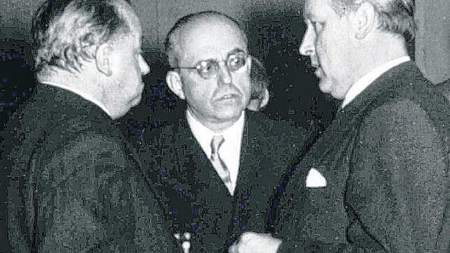 Hildebrand Gurlitt (Mitte, Bild von 1952) zählte zu Hitlers Kunstsammlern. Sein Neffe Dietrich lebte am Bodensee. Bild: dpa