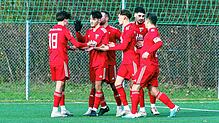 Der FC Überlingen hat mit dem 2:0 (JUbel nach dem 2:0 von Malik Sokolovic, Zweiter von links) über den FC Öhningen-Gaienhofen seine ...
