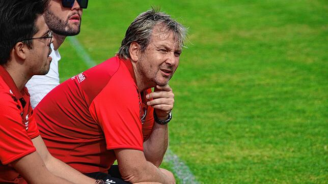 Trainer Patrick Fossé bestreitet am Samstag mit den Königsfeldern das erste Punktspiel nach der Winterpause.
