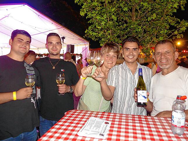 Bild 2: Die Bilder vom Bermatinger Weinfest! So schön war der Auftakt am Freitagabend