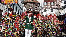Der Fasnetsmäntigumzug 2023 wurde dank des tollen Wetters von tausenden Besuchern bejubelt.