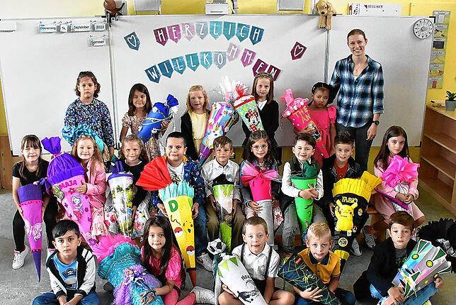 Die Klasse 1b der Neckarschule mit Klassenlehrerin Martina Ziegler.