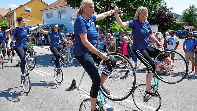 Bild 22: Großer Umzug der Musik – und Radsportvereine – hier die besten Einblicke