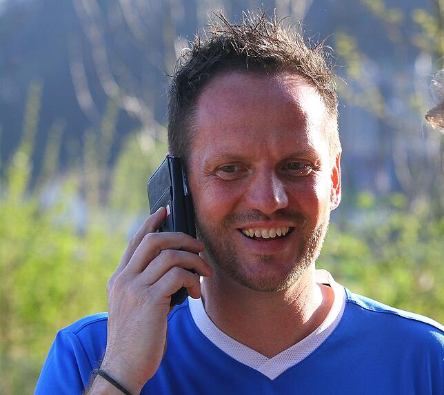 Drähte glühen: Teammanager Thorsten Szesniak hat für den SV Herten den Wintercup im Februar 2020 organisiert.