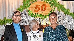 Vorsitzende Heidi Ganter (von links) freut mit den beiden letzten noch lebenden Gründungsmitgliedern über das 50-Jahr-Jubiläum des ...